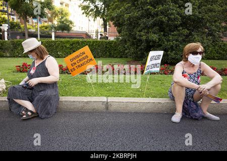 Nach dem Aufruf der Gewerkschaft zum Protest am 27. Juni 2020 in Madrid, Spanien, wird eine Demonstration durchgeführt, in der eine soziale Strukturierung nach einer Coronavirus-Pandemie (Covid-19) gefordert wird. Die Demonstranten forderten von den Politikern, dass sie zu einem gegenseitigen Verständnis für die Erholung Spaniens von den Auswirkungen des Virus kommen sollten. (Foto von Oscar Gonzalez/NurPhoto) Stockfoto