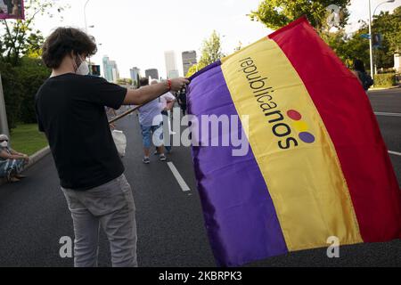 Nach dem Aufruf der Gewerkschaft zum Protest am 27. Juni 2020 in Madrid, Spanien, wird eine Demonstration durchgeführt, in der eine soziale Strukturierung nach einer Coronavirus-Pandemie (Covid-19) gefordert wird. Die Demonstranten forderten von den Politikern, dass sie zu einem gegenseitigen Verständnis für die Erholung Spaniens von den Auswirkungen des Virus kommen sollten. (Foto von Oscar Gonzalez/NurPhoto) Stockfoto