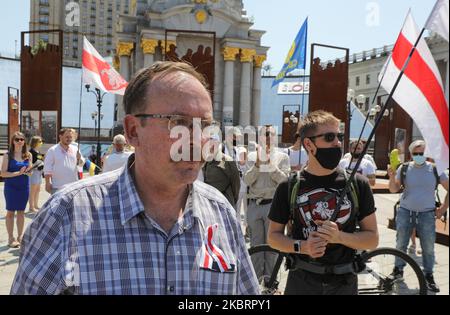 Der belarussische Oppositionsaktivist Wjatschaslau Siuchyk nimmt am 28. Juni 2020 an einer Kundgebung auf dem Unabhängigkeitsplatz in Kiew, Ukraine, Teil. In Kiew findet eine Kundgebung der Solidarität mit dem belarussischen Volk statt. Proteste der Opposition, die vor den Präsidentschaftswahlen in Belarus begannen, führten zu gewalttätigen Massenverhaftungen. Unter den Verhafteten ist Viktar Babaryka, der Hauptgegner des amtierenden Präsidenten Alexander Lukaschenko bei den bevorstehenden Präsidentschaftswahlen. (Foto von Sergii Chartschenko/NurPhoto) Stockfoto