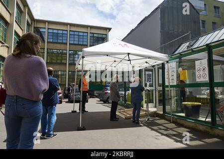 Die Menschen stimmen für die zweite Runde der Kommunalwahlen, die trotz der Epidemie des Coronavirus Covid-19 am 28. Juni 2020 in Paris, Frankreich, aufrechterhalten wurden. (Foto von Adnan Farzat/NurPhoto) Stockfoto