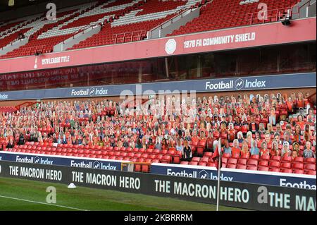 Fotos der Fans von Nottingham Forest während des Sky Bet Championship-Spiels zwischen Nottingham Forest und Huddersfield Town am City Ground, Nottingham, England, am 28. Juni 2020. (Foto von Jon Hobley/MI News/NurPhoto) Stockfoto