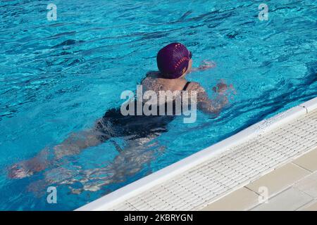 Blick auf das Schwimmbad des städtischen Sportzentrums Vicente del Bosque, von dem die Gemeinschaft ab heute am 1. Juli 2020 in Madrid, Spanien, eröffnet. (Foto von Oscar Gonzalez/NurPhoto) Stockfoto