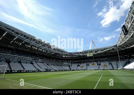 Ein allgemeiner Blick in das leere Stadion, Fans können das Spiel wegen des medizinischen Notstands Covid-19 (Coronavirus) vor dem Spiel der Serie A zwischen Juventus und dem Turin FC im Allianz Stadium am 4. Juli 2020 in Turin, Italien, nicht besuchen. (Foto von Giuseppe Cottini/NurPhoto) Stockfoto