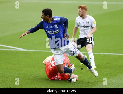 Jude Bellingham aus Birmingham City wird am Samstag, dem 4.. Juli 2020, von Marek Rodak aus Fulham während des Sky Bet Championship-Spiels zwischen Fulham und Birmingham City im Craven Cottage, London, gestürpert. (Foto von Jacques Feeney/MI News/NurPhoto) Stockfoto