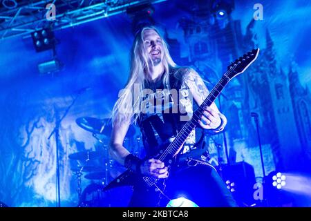 Oscar Dronjak von der schwedischen Heavy Metal Band Hammerfall tritt am 28 2015. Januar live im Alcatraz in Mailand auf (Foto: Mairo Cinquetti/NurPhoto) Stockfoto