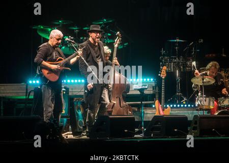 Pino Daniele während seines letzten Konzerts vor seinem Tod im Mediolanum Forum in Mailand, Italien, am 22 2014. Dezember (Foto: Mairo Cinquetti/NurPhoto) Stockfoto