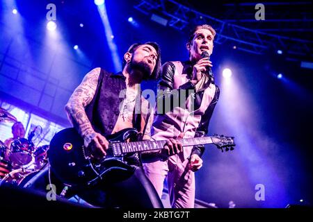 Dave Navarro (L) und Perry Farrell (R) von Jane's Addiction treten am 15 2016. Juni live bei Fabrique in Mailand auf (Foto: Mairo Cinquetti/NurPhoto) Stockfoto