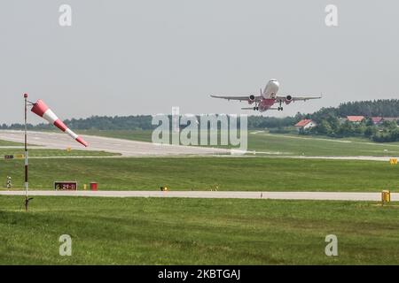 Der preiswerte Start des Wizz-Flugzeugs ist am 20. Juni 2020 am Flughafen Lech Walesa in Danzig, Polen, zu sehen (Foto: Michal Fludra/NurPhoto) Stockfoto