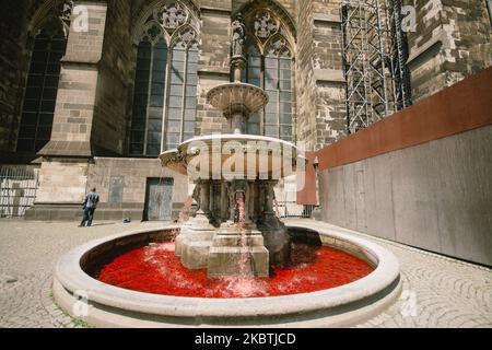 Gesamtansicht des kontaminierten roten petrus-Brunnens in Köln, Deutschland am 13. Juli 2020. (Foto von Ying Tang/NurPhoto) Stockfoto