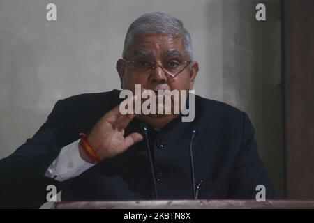 Jagdeep Dhankhar, Gouverneur von Westbengalen, trifft die Presse während des staatlichen Bildungssystems und der Behandlung von COVID-19 am 16. Juli 2020 im Gouverneurshaus in Kalkutta, Indien. (Foto von Debajyoti Chakraborty/NurPhoto) Stockfoto