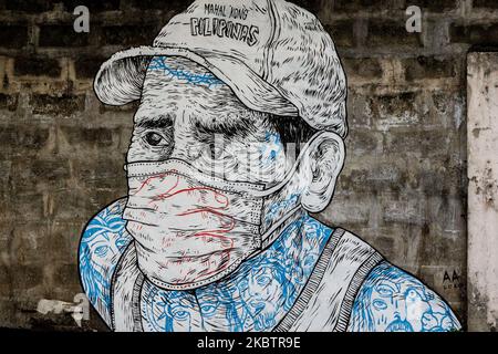 Am 17. Juli 2020 ist in Quezon City, Philippinen, ein Wandgemälde zu sehen, das einen Mann zeigt, dessen Mund und Nase mit einer Maske und einer Hand bedeckt sind. Die Gesamtzahl der bestätigten Fälle auf den Philippinen stieg auf 63, 001, nachdem heute 1.841 neue Fälle verzeichnet wurden.(Foto: Lisa Marie David/NurPhoto) Stockfoto
