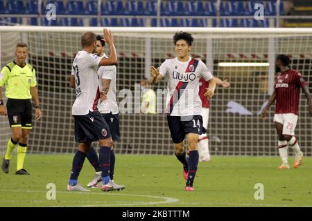 Takehiro Tomiyasu vom FC Bologna feiert nach seinem Tor in der Serie Ein Spiel zwischen AC Mailand und dem FC Bologna im Stadio Giuseppe Meazza am 18. Juli 2020 in Mailand, Italien. (Foto von Giuseppe Cottini/NurPhoto) Stockfoto