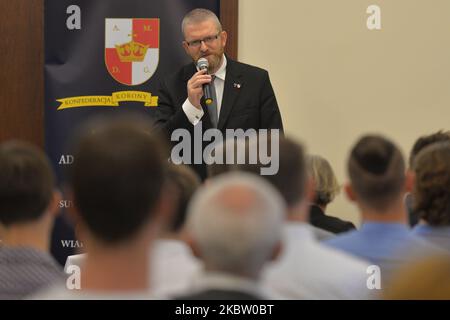 Grzegorz Braun, ein polnischer Rechtspolitiker und Vorsitzender des Konföderation of the Polish Crown Political Party und einer der Führer des Konföderation Liberty and Independence Alliance, wendet sich an seine Unterstützer in Rzeszow. Am 20. Juli 2020 in Rzeszow, Polen. (Foto von Artur Widak/NurPhoto) Stockfoto