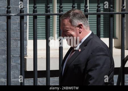 US-Außenminister Mike Pompeo trifft am 21. Juli 2020 in London, England, in der Downing Street 10 zu Gesprächen mit dem britischen Premierminister Boris Johnson und Außenminister Dominic Raab ein. Pompeos Besuch folgt auf die Entscheidung Großbritanniens, das chinesische Technologieunternehmen Huawei aufgrund wachsender Sicherheitsbedenken und der Verhängung neuer Sanktionen gegen Huawei von der Bereitstellung von Ausrüstung für das britische Telekommunikationsnetz 5G zu befreien. (Foto von Wiktor Szymanowicz/NurPhoto) Stockfoto