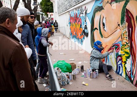 Oumema macht am 27. Januar 2017 während eines Hip-Hop-Festivals in Tunis, Tunesien, ein Graffiti. (Foto von Emeric Fohlen/NurPhoto) Stockfoto