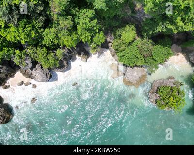 Bali ist ein Wahlparadies für Surfer. Hier findest du die besten Surfspots der Insel, wie zum Beispiel Uluwatu. The Wells are perfect and Stockfoto