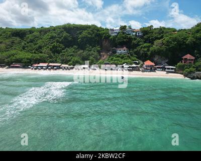 Bali ist ein Wahlparadies für Surfer. Hier findest du die besten Surfspots der Insel, wie zum Beispiel Uluwatu. The Wells are perfect and Stockfoto