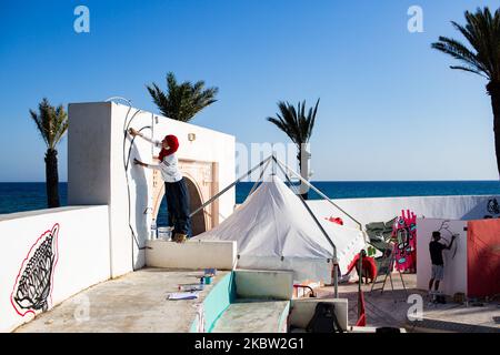 Hammamet, Tunesien, 8. August 2016. Oumema, ein graffer, macht während eines Hip-Hop-Festivals ein Graffiti. (Foto von Emeric Fohlen/NurPhoto) Stockfoto