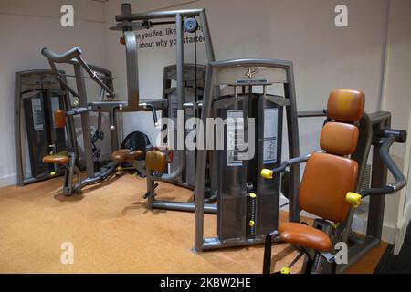 Eine allgemeine Sicht auf Oasis Gym, da sich Fitnessstudios und Freizeitzentren in Großbritannien auf die Wiedereröffnung am Samstag, den 25.. Juli vorbereiten, indem sie soziale Distanzierungen und COVID 19-konforme Schilder installieren. Am 22. Juli 2020 in Stanford Le Hope. VEREINIGTES KÖNIGREICH. (Foto von Jacques Feeney/MI News/NurPhoto) Stockfoto