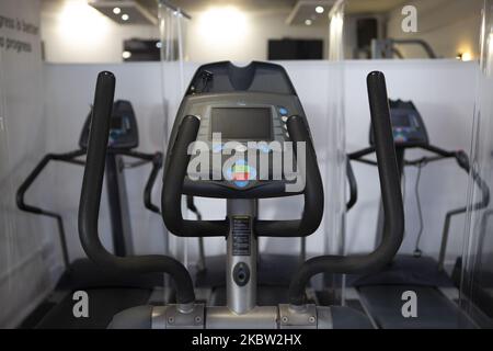 Eine allgemeine Sicht auf Oasis Gym, da sich Fitnessstudios und Freizeitzentren in Großbritannien auf die Wiedereröffnung am Samstag, den 25.. Juli vorbereiten, indem sie soziale Distanzierungen und COVID 19-konforme Schilder installieren. Am 22. Juli 2020 in Stanford Le Hope. VEREINIGTES KÖNIGREICH. (Foto von Jacques Feeney/MI News/NurPhoto) Stockfoto