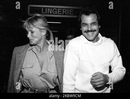 Linda Evans und George Santo Pietro um die 1980er Jahre Credit: Ralph Dominguez/MediaPunch Stockfoto