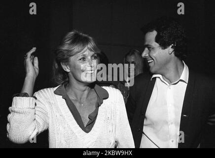 Linda Evans und George Santo Pietro um die 1980er Jahre Credit: Ralph Dominguez/MediaPunch Stockfoto