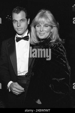 Linda Evans und George Santo Pietro bei den Eddie Awards 1981 im Beverly Hilton Hotel in Beverly Hills, Kalifornien 21. März 1981 Quelle: Ralph Dominguez/MediaPunch Stockfoto