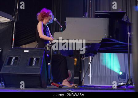 Die portugiesische Sängerin und Songwriterin Dulce Pontes tritt auf der Bühne während der „Jazz Palacio Real“-Konzerte im Palacio Real in Madrid, Spanien, am 27. Juli 2020 auf. (Foto von Oscar Gonzalez/NurPhoto) Stockfoto