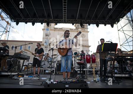Portrait von Daniele Silvestri während der Proben des Konzerts in L'Aquila, Italien, 25. Juli 2020. (Foto von Andrea Mancini/NurPhoto) Stockfoto