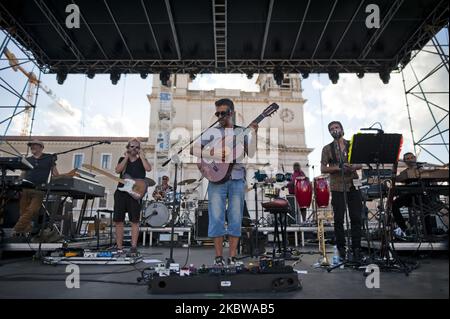 Portrait von Daniele Silvestri während der Proben des Konzerts in L'Aquila, Italien, 25. Juli 2020. (Foto von Andrea Mancini/NurPhoto) Stockfoto