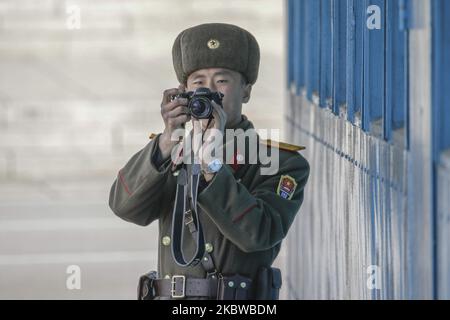 18. Februar 2017-Paju, südkoreanisch-nordkoreanischer Soldat nahe 38. Parallel für ein Foto an den australischen Außenminister im Waffenstillstandsdorf Panmunjom in Paju, Südkorea. (Foto von Seung-il Ryu/NurPhoto) Stockfoto