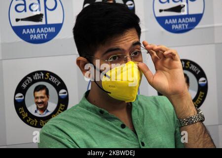 Raghav Chadha, MLA der Aam Aadmi Party (AAP) von Rajinder Nagar während der Pressekonferenz am 29. Juli im AAP-Hauptquartier am DDU Marg in NEU-Delhi, 2020 in Bezug auf die strafrechtliche Verleumdungsmitteilung des Hausführers der North Delhi Municipal Corporation und des BJP-Ratsmitglieds Yogesh Kumar Verma über RS 1 Crore an ihn und Atishi. Er sagte, dass die rechtliche Benachrichtigung eine Reaktion auf eine Pressekonferenz sei, auf der die Partei die Frage der angeblichen Nichtzahlung von Gehältern an ortsansässige Ärzte in zwei NDMC-geführten Krankenhäusern ansprach. (Foto von Mayank Makhija/NurPhoto) Stockfoto