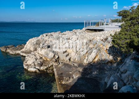 Vor der Saison an der Küste in Petrcane bei Zadar in der dalmatinischen Region in Kroatien. Stockfoto