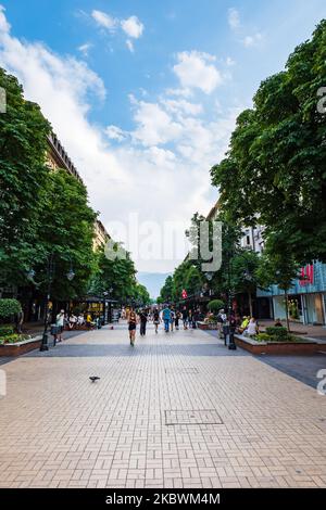 Sofia, Bulgarien - August 2022: Vitosha Boulevard in Sofia, der Haupteinkaufsstraße in Sofia, Bulgarien Stockfoto
