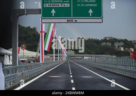 Blick auf die neue Brücke von Genova San Giorgio nach der Eröffnungsfeier des Viadotto Genova San Giorgio am 03. August 2020 in Genua, Italien, halb verlassen. (Foto von Andrea Diodato/NurPhoto) Stockfoto