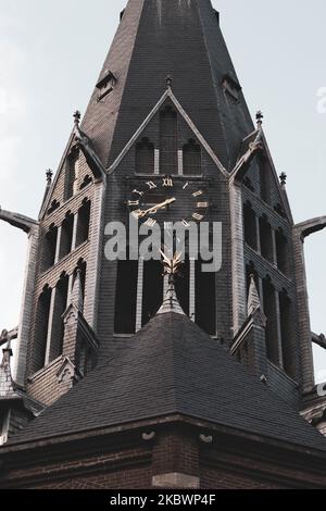 Eine Vertikale der Spitze der Vondelkirche in Amsterdam, Niederlande Stockfoto