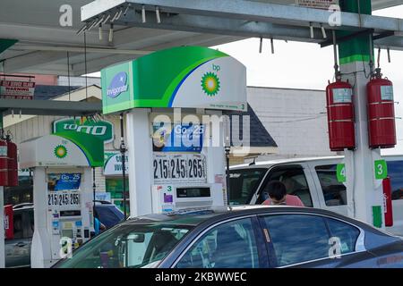 Eine Ansicht einer BP-Tankstelle in Flushing, Queens, New York, am 7. August 2020. BP war bereit, „tranded Assets“ zu verkaufen, selbst wenn die Ölpreise steigen, heißt es im Bericht. (Foto von John Nacion/NurPhoto) Stockfoto