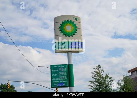 Eine Ansicht einer BP-Tankstelle in Flushing, Queens, New York, am 7. August 2020. BP war bereit, „tranded Assets“ zu verkaufen, selbst wenn die Ölpreise steigen, heißt es im Bericht. (Foto von John Nacion/NurPhoto) Stockfoto