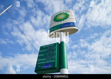 Eine Ansicht einer BP-Tankstelle in Flushing, Queens, New York, am 7. August 2020. BP war bereit, „tranded Assets“ zu verkaufen, selbst wenn die Ölpreise steigen, heißt es im Bericht. (Foto von John Nacion/NurPhoto) Stockfoto