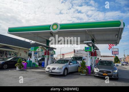 Eine Ansicht einer BP-Tankstelle in Flushing, Queens, New York, am 7. August 2020. BP war bereit, „tranded Assets“ zu verkaufen, selbst wenn die Ölpreise steigen, heißt es im Bericht. (Foto von John Nacion/NurPhoto) Stockfoto