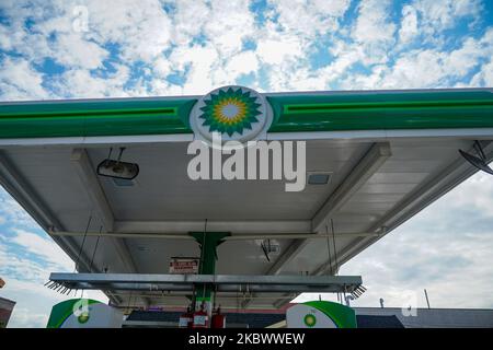 Eine Ansicht einer BP-Tankstelle in Flushing, Queens, New York, am 7. August 2020. BP war bereit, „tranded Assets“ zu verkaufen, selbst wenn die Ölpreise steigen, heißt es im Bericht. (Foto von John Nacion/NurPhoto) Stockfoto