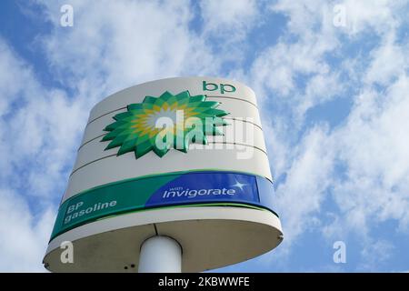 Eine Ansicht einer BP-Tankstelle in Flushing, Queens, New York, am 7. August 2020. BP war bereit, „tranded Assets“ zu verkaufen, selbst wenn die Ölpreise steigen, heißt es im Bericht. (Foto von John Nacion/NurPhoto) Stockfoto