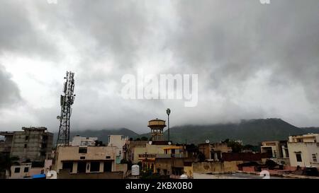 Monsunwolken schweben am 10. August 2020 über Ajmer City in Rajasthan, Indien. (Foto von Himanshu Sharma/NurPhoto) Stockfoto