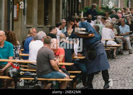 Allgemeine Ansicht eines Biergartenrestaurants in Düsseldorf, Deutschland, am 13. August 2020 inmitten des Coronavirus-Notfalls, (Foto: Ying Tang/NurPhoto) Stockfoto