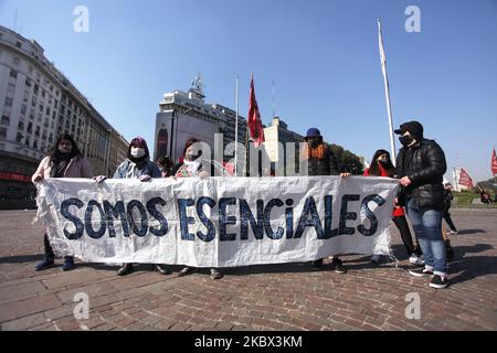 Soziale Organisationen, die am 13. August 2020 in Buenos Aires, Argentinienden 9.. Tag der Popular Pots im Obelisken, im Rahmen der gesundheitlichen Notlage durch COVID-19 und der wirtschaftlichen und sozialen Krise dieser populären Sektoren abgehalten wurden. Sie fordern, dass ihre unbezahlte Arbeit als wesentlich für ihre Aufgabe anerkannt wird. (Foto von Carol Smiljan/NurPhoto) Stockfoto