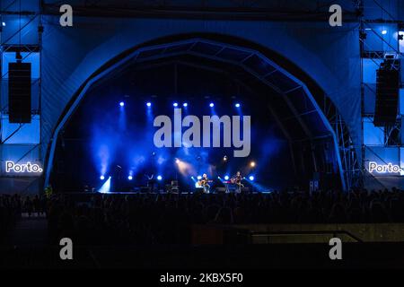 Der portugiesische Künstler Jorge Palma nimmt am fünften Konzert, von acht Konzerten, mit portugiesischen Künstlern, Teil, das am 14. August 2020 in den Gärten des Palácio de Cristal in Porto, Portugal, stattfindet. Diese Initiative hat 600 Sitze, die notwendigen Sicherheitsabstände aufgrund der Covid-19-Pandemie, und sie ist auch eine große Unterstützung für den portugiesischen Künstler und die portugiesische Kultur, die aufgrund der Pandemie ohne Mittel der Nachhaltigkeit vorkam. (Foto von Rita Franca/NurPhoto) Stockfoto