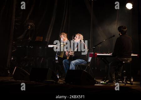 Der portugiesische Künstler Jorge Palma nimmt am fünften Konzert, von acht Konzerten, mit portugiesischen Künstlern, Teil, das am 14. August 2020 in den Gärten des Palácio de Cristal in Porto, Portugal, stattfindet. Diese Initiative hat 600 Sitze, die notwendigen Sicherheitsabstände aufgrund der Covid-19-Pandemie, und sie ist auch eine große Unterstützung für den portugiesischen Künstler und die portugiesische Kultur, die aufgrund der Pandemie ohne Mittel der Nachhaltigkeit vorkam. (Foto von Rita Franca/NurPhoto) Stockfoto