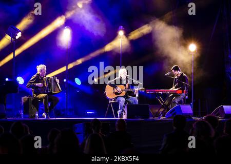 Der portugiesische Künstler Jorge Palma nimmt am fünften Konzert, von acht Konzerten, mit portugiesischen Künstlern, Teil, das am 14. August 2020 in den Gärten des Palácio de Cristal in Porto, Portugal, stattfindet. Diese Initiative hat 600 Sitze, die notwendigen Sicherheitsabstände aufgrund der Covid-19-Pandemie, und sie ist auch eine große Unterstützung für den portugiesischen Künstler und die portugiesische Kultur, die aufgrund der Pandemie ohne Mittel der Nachhaltigkeit vorkam. (Foto von Rita Franca/NurPhoto) Stockfoto