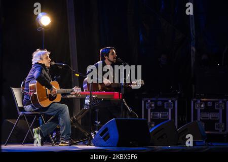 Der portugiesische Künstler Jorge Palma nimmt am fünften Konzert Teil, das acht Konzerte mit portugiesischen Künstlern in den Gärten des PalÃ¡cio de Cristal am 14. August 2020 in Porto, Portugal, veranstaltet. Diese Initiative hat 600 Sitze, die notwendigen Sicherheitsabstände aufgrund der Covid-19-Pandemie, und sie ist auch eine große Unterstützung für den portugiesischen Künstler und die portugiesische Kultur, die aufgrund der Pandemie ohne Mittel der Nachhaltigkeit vorkam. (Foto von Rita Franca/NurPhoto) Stockfoto