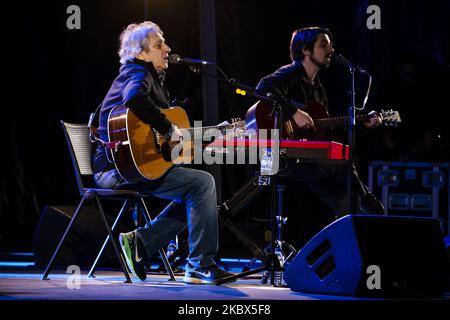 Der portugiesische Künstler Jorge Palma nimmt am fünften Konzert, von acht Konzerten, mit portugiesischen Künstlern, Teil, das am 14. August 2020 in den Gärten des Palácio de Cristal in Porto, Portugal, stattfindet. Diese Initiative hat 600 Sitze, die notwendigen Sicherheitsabstände aufgrund der Covid-19-Pandemie, und sie ist auch eine große Unterstützung für den portugiesischen Künstler und die portugiesische Kultur, die aufgrund der Pandemie ohne Mittel der Nachhaltigkeit vorkam. (Foto von Rita Franca/NurPhoto) Stockfoto